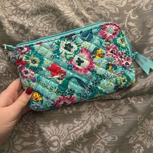 NWOT Vera Bradley exclusive Ariel wristlet